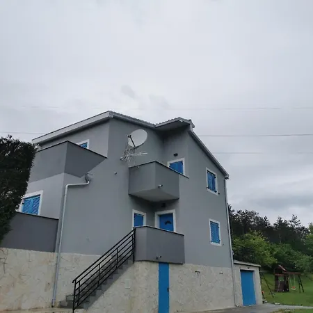 Mit Terrasse Und Pool Sowie Herrlicher Aussicht Im Waldgebiet Σπίτι διακοπών Buzet